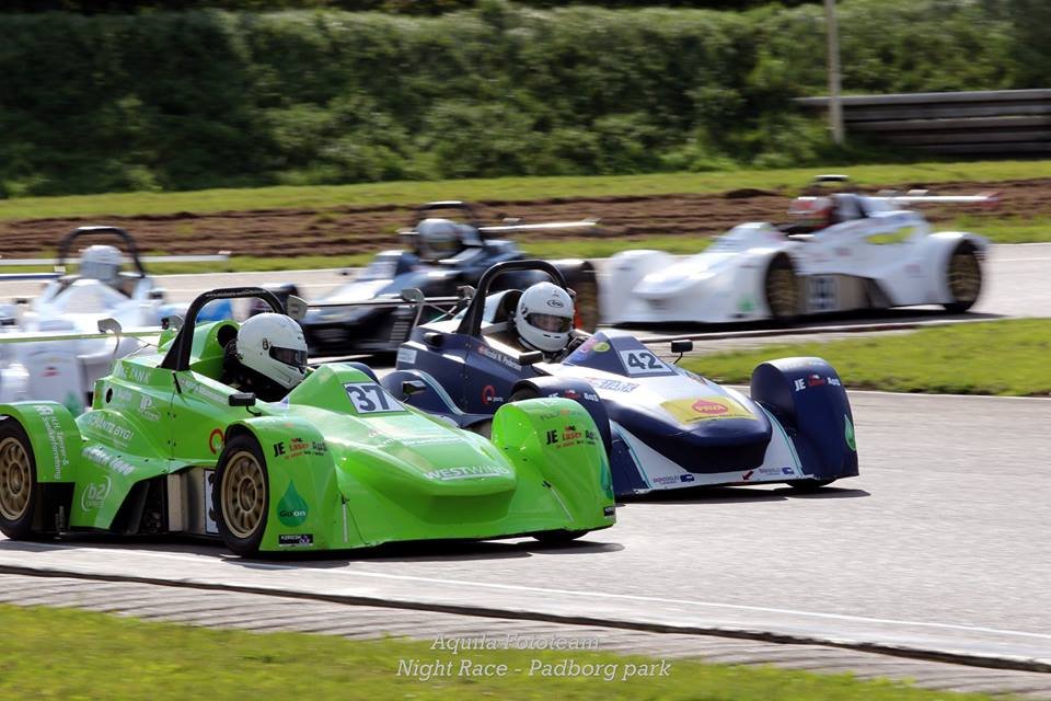 Tæt race på banerne. Nr. 37 Kevin Brandsborg og nr. 42 Nicolai Nygaard Pedersen.